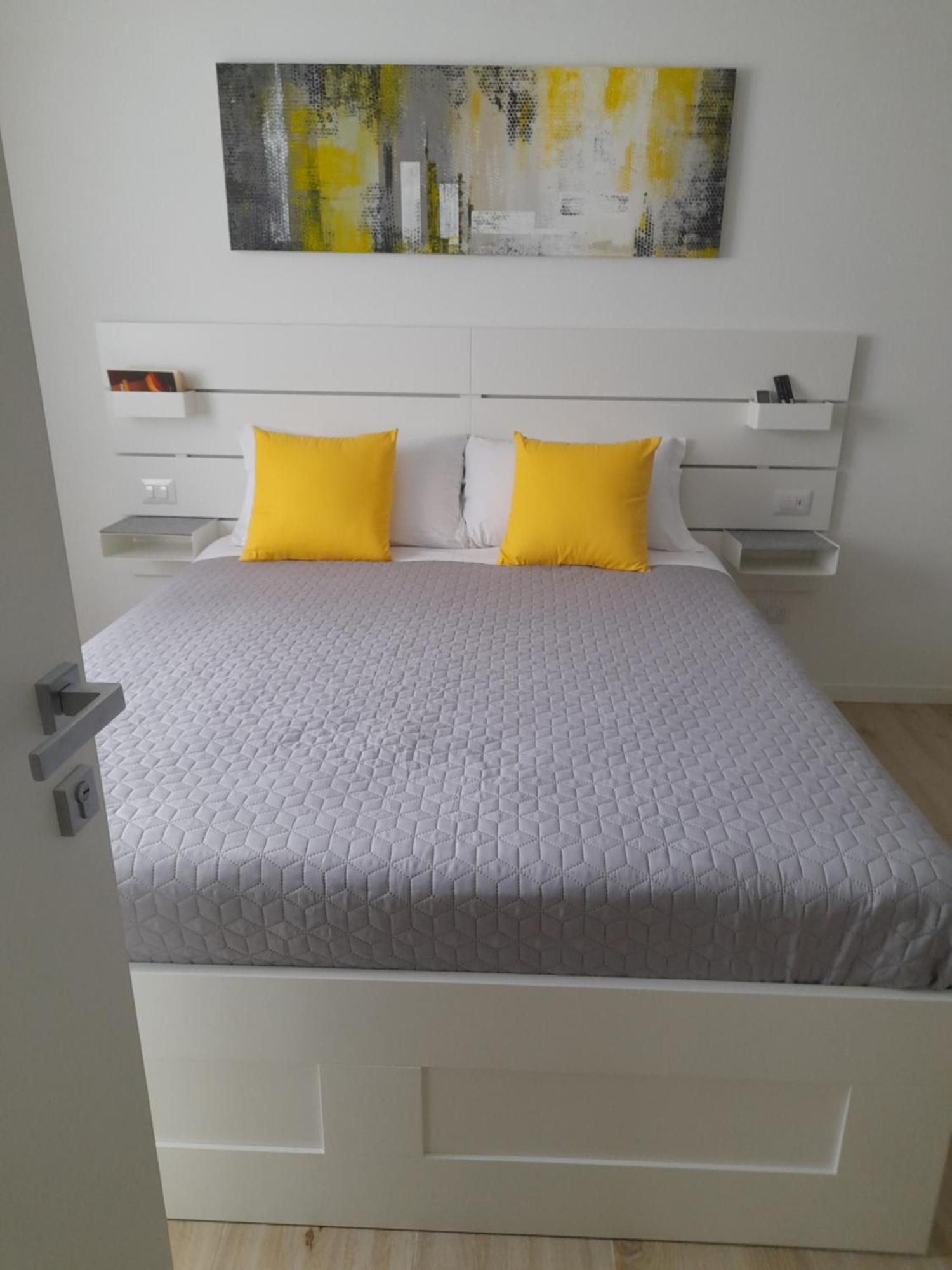 Urban Apartment *